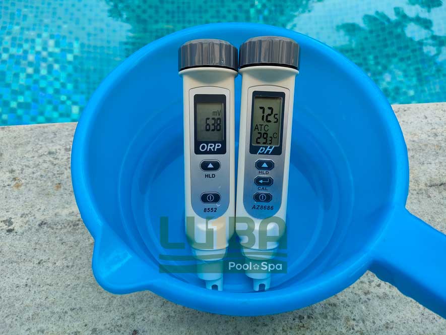 Kiểm tra chất lượng nước của bể bơi thường xuyên