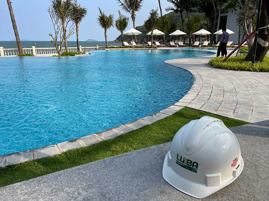 Hồ bơi Resort Hoàng Gia- Bình Định